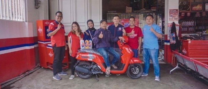 Dua Warga Jabar Berhasil Bawa Pulang Motor Matic dan Logam Mulia dari Program Federal Oil Sobek Berhadiah