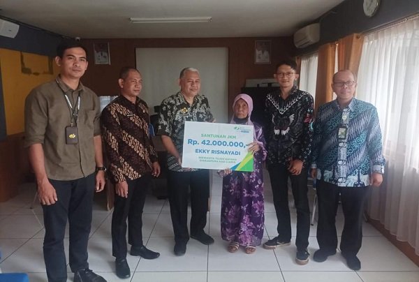 BPJS Ketenagakerjaan Tasikmalaya Serahkan Santunan JKM kepada Ahli Waris Non ASN Disbudpora Ciamis