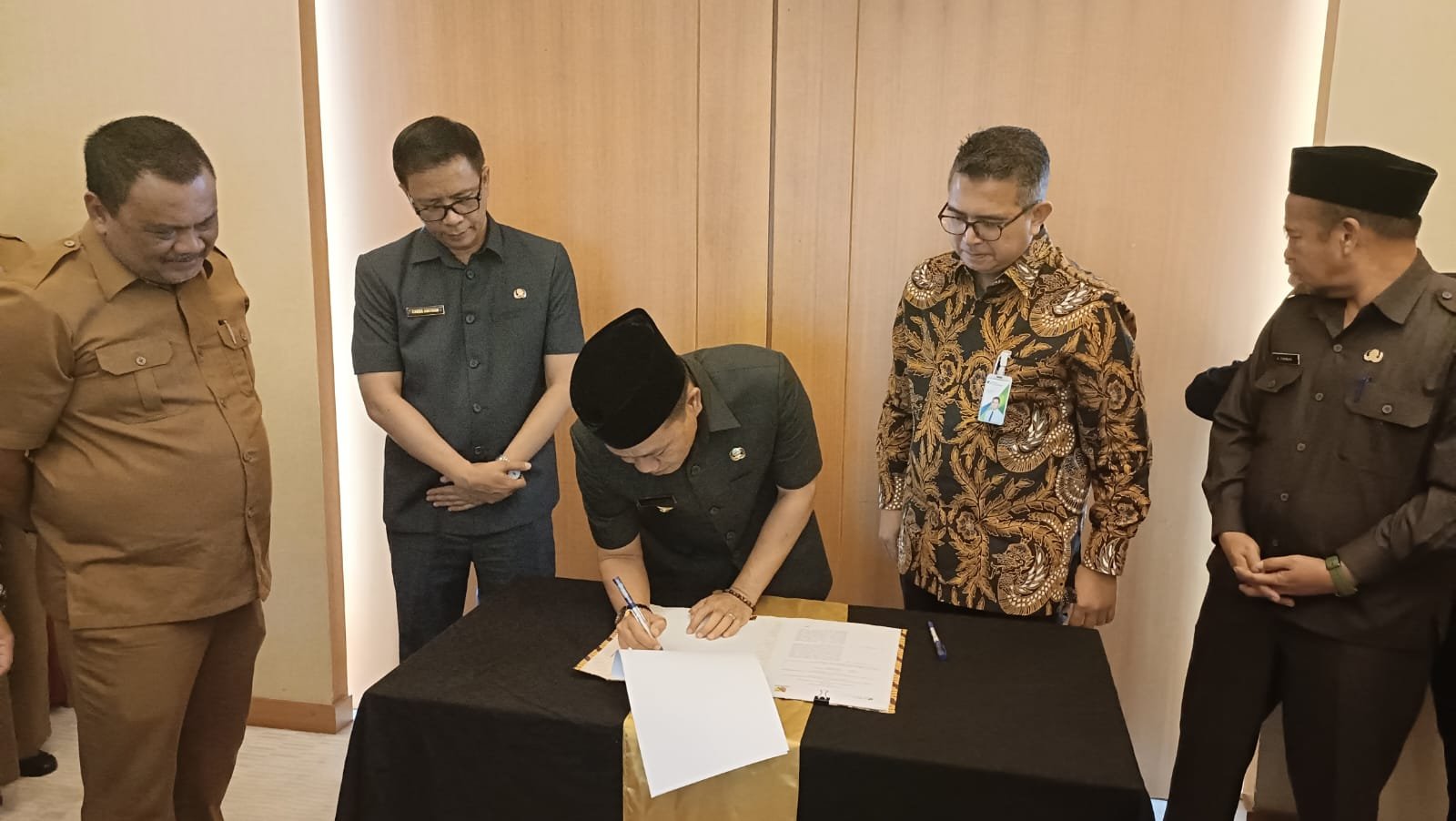 Lindungi Pekerja, Pemkab Bandung dan BPJS Ketenagakerjaan Bandung Soekarno Hatta Tandatangani MoU