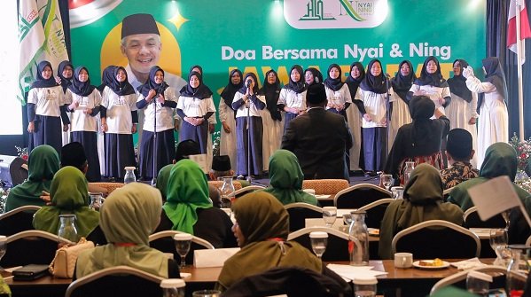 Ratusan Nyai dan Ning di Jabar Dukung Ganjar Jadi Presiden