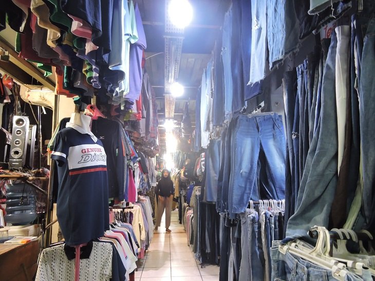 Pasar Cimol Gedebage, Tempat Thrifting di Bandung buat OOTD Kece Harga Lebih Murah