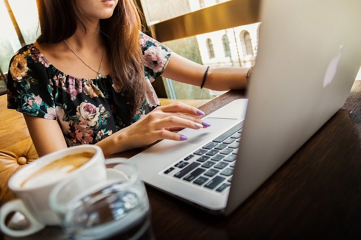 Ngantuk Saat Kerja di Kantor? Coba Atasi dengan 6 Cara Ini