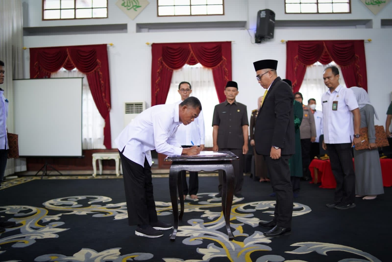 Kang Jimat Lantik Dirut PDAM Tirta Rangga Subang