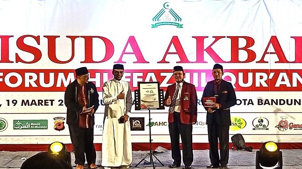 Qur’an Al Hifz dari Syaamil Qur’an Hadir Bersama 225 Santri Tahfidz di Wisuda Akbar Hafidz Quran FHQ Jabar