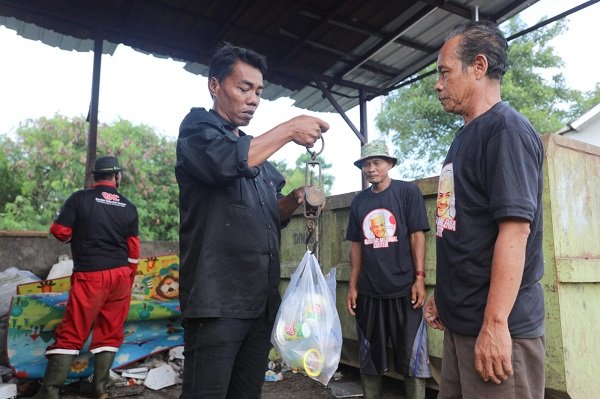 Inisiasi Program Bank Sampah Agar Lingkungan Bersih dan Berdampak pada Ekonomi