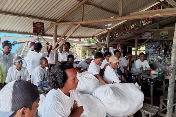 Komunitas Nelayan Pesisir Dukung Ganjar Bagikan Jaring Ikan di Indramayu