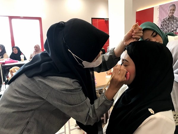 Srikandi Ganjar Jabar Gelar Beauty Class untuk Milenial Bandung