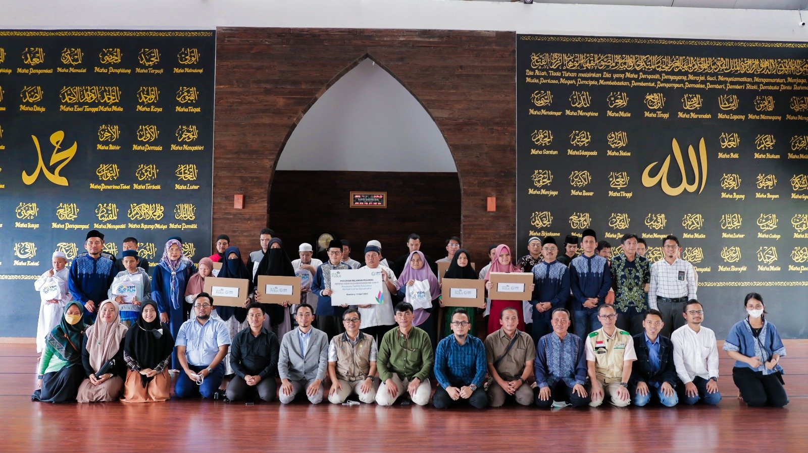 Dukung Pendidikan TI Bagi Disabilitas, Puluhan Relawan PLN Bergerak ke Pesantren Tahfidz Tunanetra