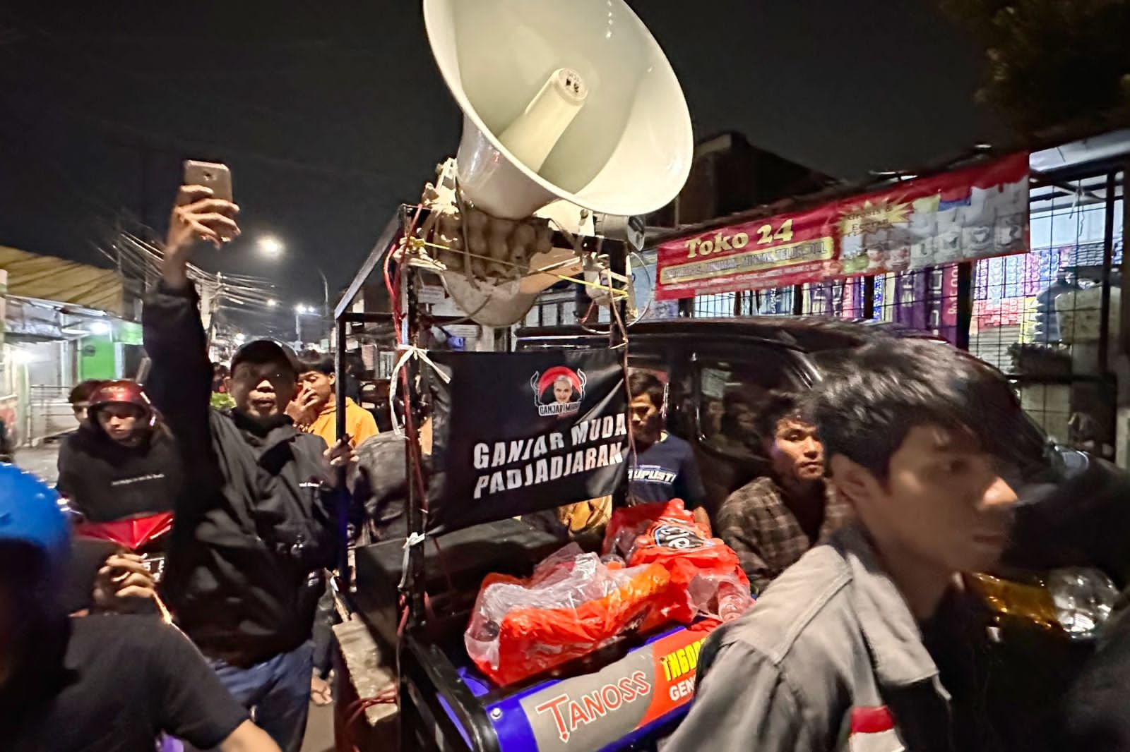 Meriahkan Berbagi Sahur Bersama Seniman Reak