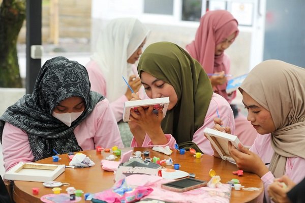 Eksplorasi Kreativitas Milenial Melalui Seni Lukis dan Kaligrafi