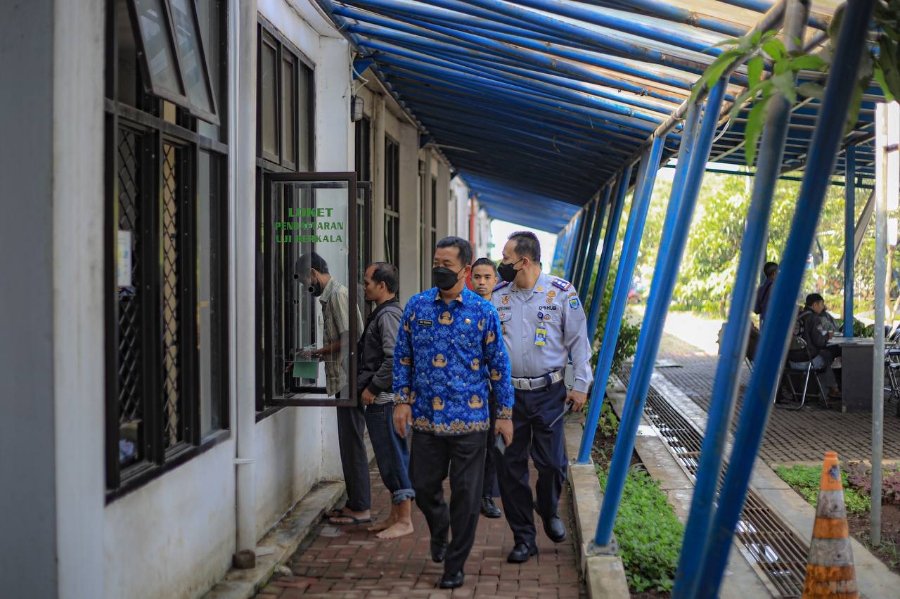 Plh Wali Kota Bandung Ema Sumarna Kunjungi Kantor Dishub Semangati ASN