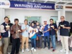 Branch Office Head BRI Majalaya Dudung Hardiman, Asisten Vice Presiden Divisi MSM BRI Asep Nugraha Sukma, Manager Bisnis Mikro (MBM) Kanca BRI Majalaya Gatot Triwibowo dan Gun Gun Gunawan berfoto bersama Paguyuban Agen BRILink Kanca Majalaya