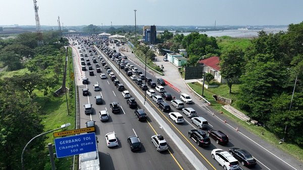Jalur One Way Diperpanjang dari Km 68 Tol Jakarta-Cikampek hingga Km 414 GT Kalikangkung