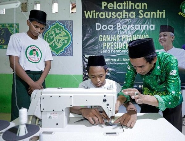Dorong Kemandirian Santri Melalui Pelatihan Kewirausahaan