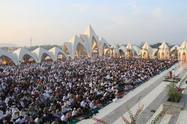 Foto: Suasana Salat Idul Fitri di Masjid Raya Al Jabbar