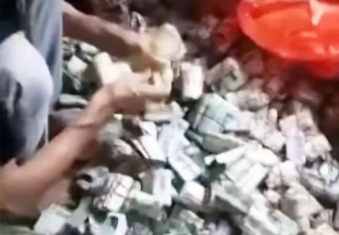 Viral, Kakek Asal Serang Miliki Simpanan Uang Jadul Berkarung-karung