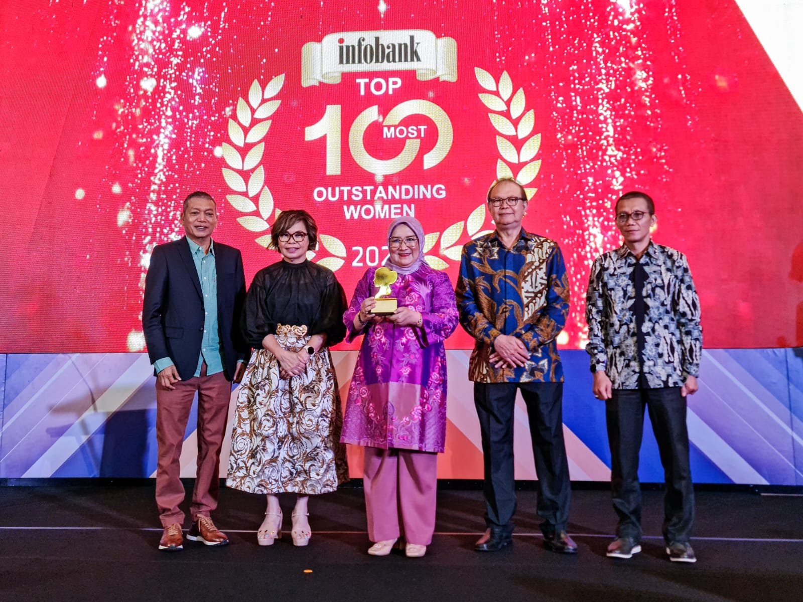 Direksi bank bjb Raih Predikat Top 100 Outstanding Women Recognition 2023