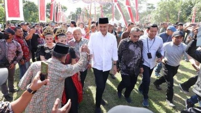 RAy Mayyasari Gondokusumo: Puluhan Desa di Demak Jawa Tengah Terendam Banjir, Gubernur Jawa Tengah Safari Politik ke Jawa Barat, Etika dan Tanggung Jawabnya Dimana ?