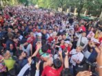 Sapa Warga Bandung Pakai Kaos Indonesia Menggugat, Ganjar Ingatkan Perjuangan Bung Karno