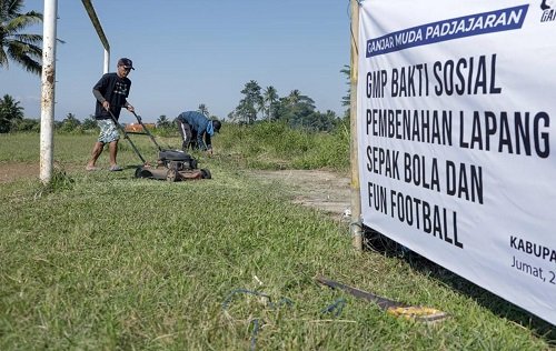 Lapangan Bola Dibenahi, Diakhiri Pertandingan Persahabatan