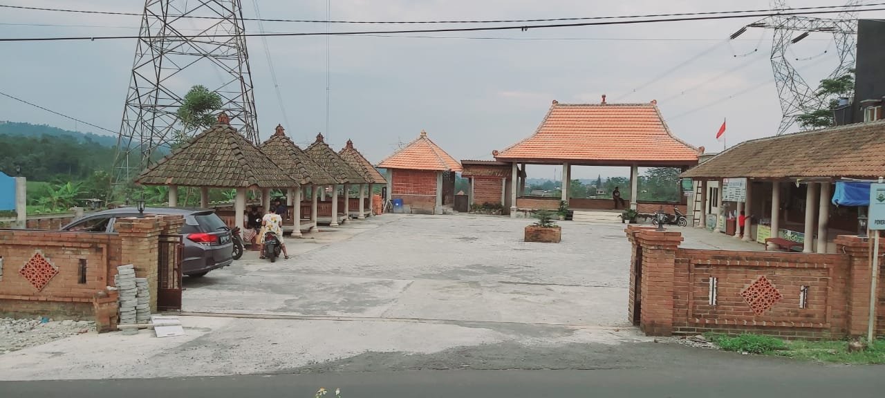 Komitmen Dorong Pertumbuhan Ekonomi, Sentra Kuliner ‘Teras Gunung’ Jadi UMKM Binaan PLN yang Berada di Bawah SUTET