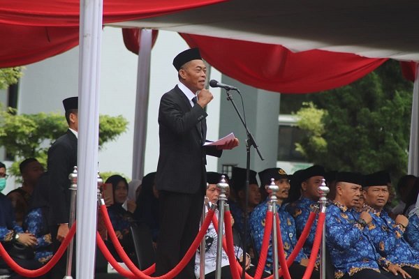 Kang Jimat Menjadi Pembina Upacara Peringatan Hardiknas & Hari Otonomi Daerah