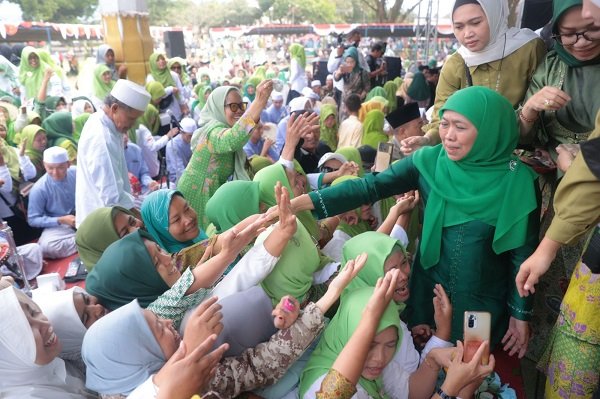 Khofifah Apresiasi Peran PC Muslimat NU jadi Bagian Penting Satgas Penurunan Stunting di Harlah ke-77