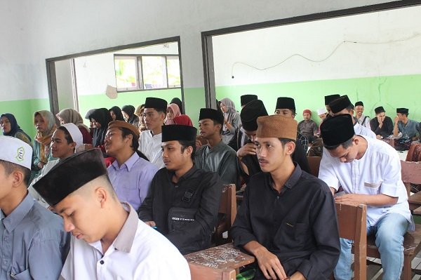 Gelar Pelatihan Digital Marketing untuk Santri