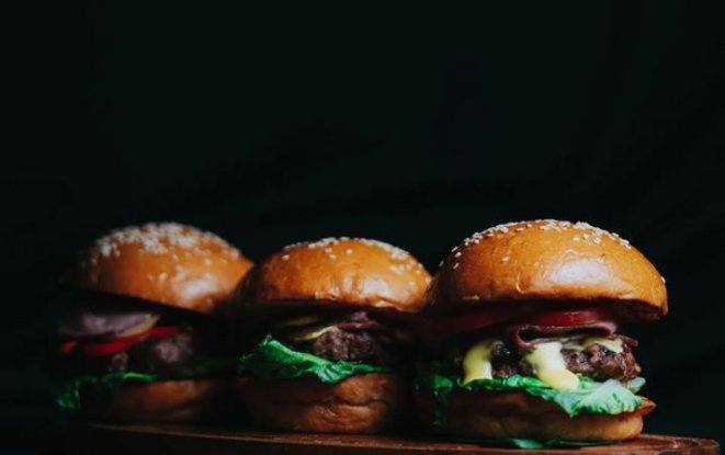 Sajikan Menu Andalan Burger, Resto 1001 By Art Friends Hadir di Ciwalk