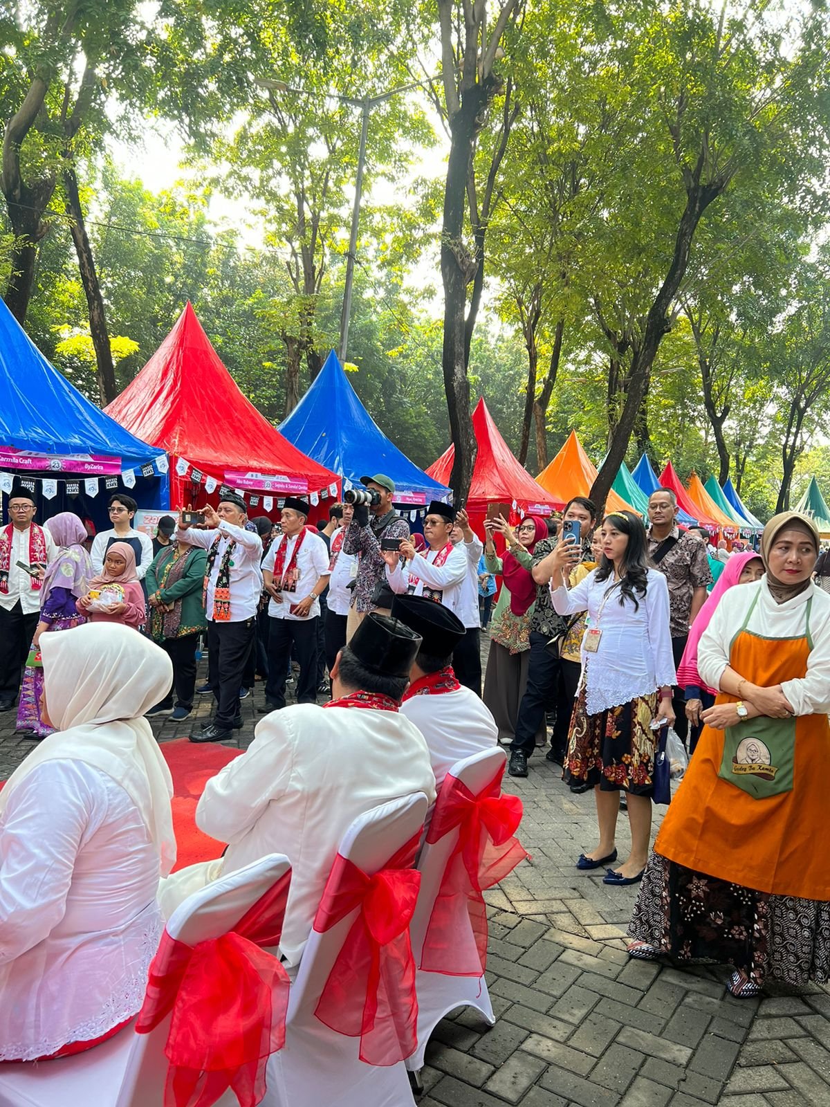 Bazar Terbesar dengan Peserta Terbanyak Raih MURI