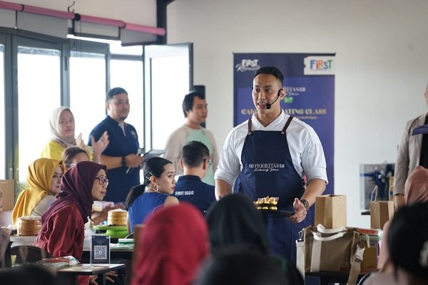 Hadirkan First Rewards di Kota Bandung untuk Pertama Kalinya lewat Aktivitas Cake Decorating Class!