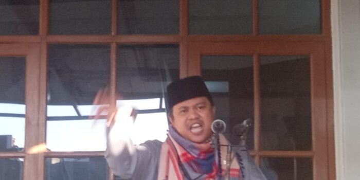 Pimpinan Jama'ah Syarikat Islam Sukamaju Majalaya Sembelih 13 Ekor Sapi