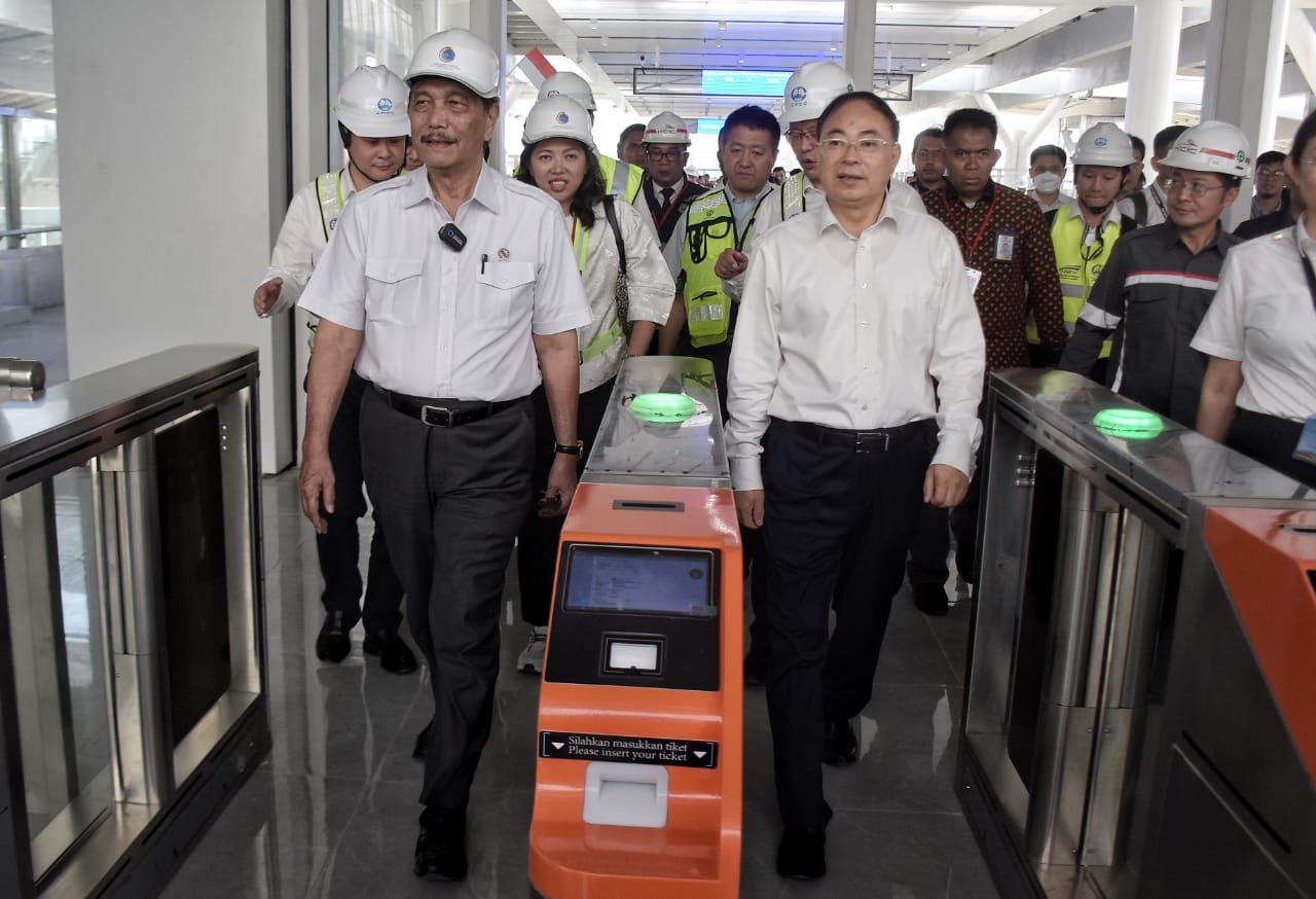 Menko Marves Tinjau Proyek Kereta Cepat