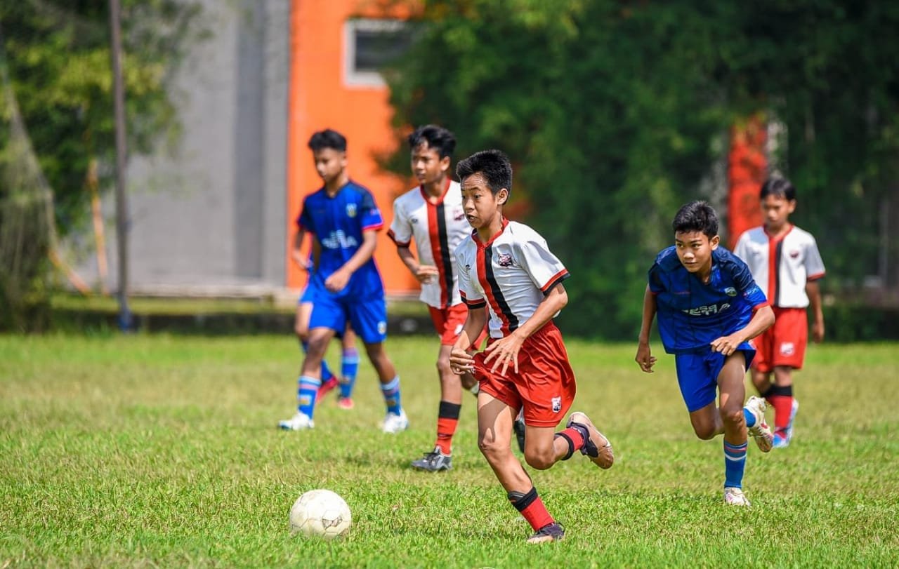 Fokus Pembinaan Sepakbola Usia Dini, Ridwan Kamil Gandeng POR UNI Gelar Piala Gubernur Jawa Barat