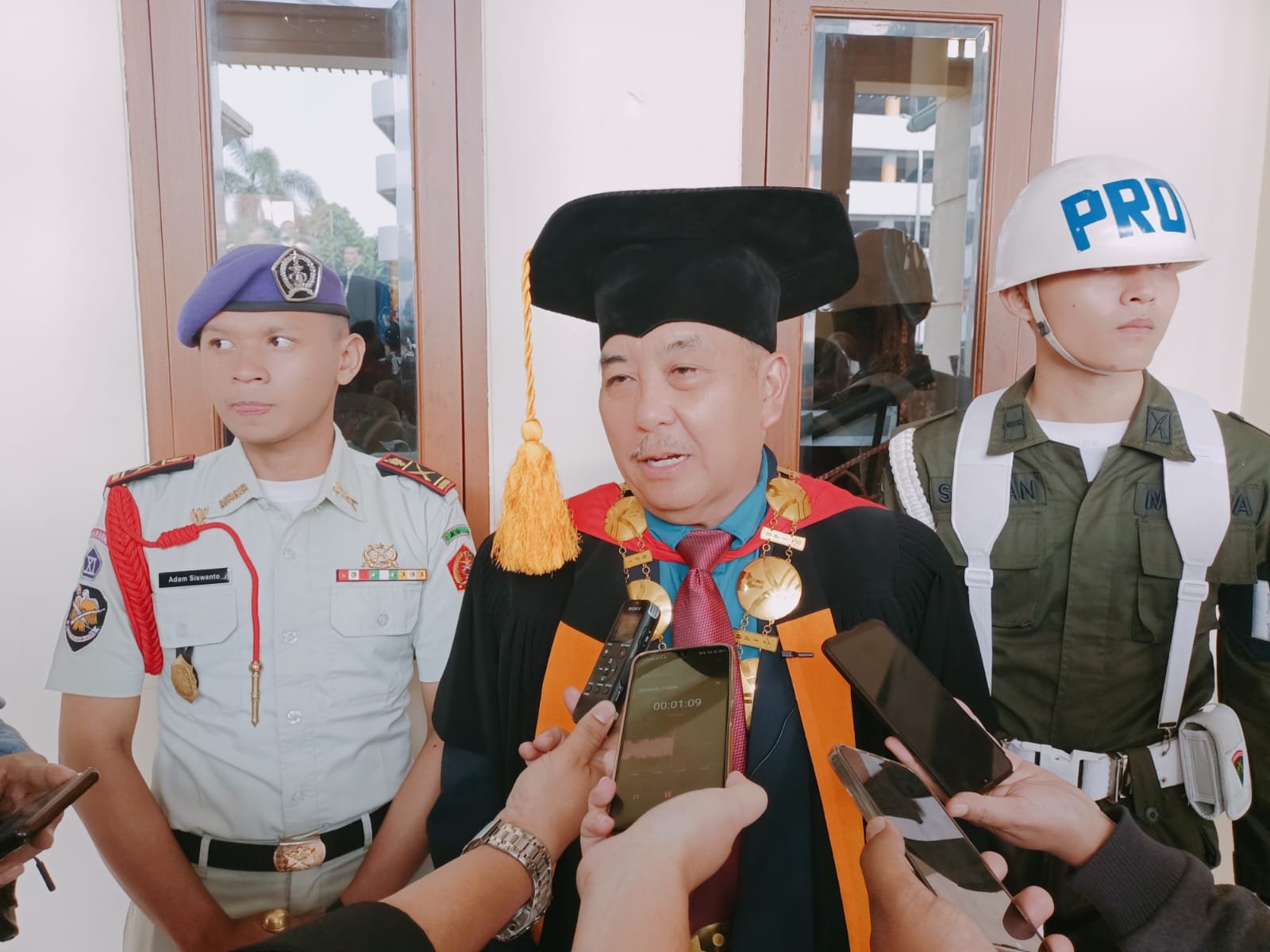 Perkuat SDM, Rektor UPI Kukuhkan Delapan Guru Besar