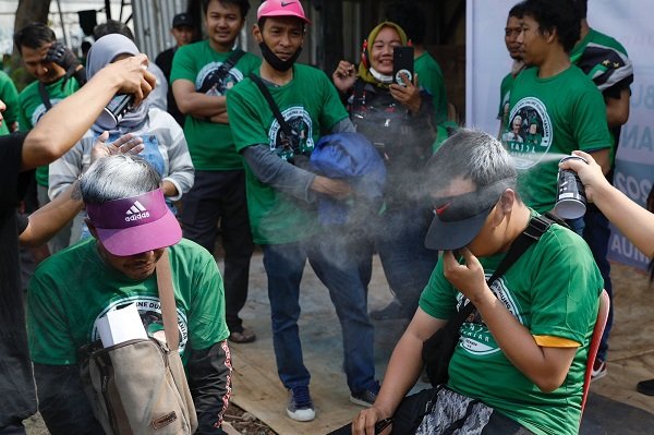 Ratusan Driver Ojol Gelar Aksi ‘Putihkan Rambut’