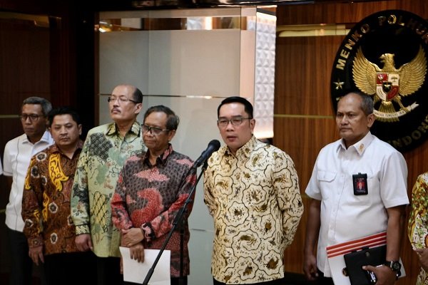 Ridwan Kamil Serahkan Laporan Tim Investigasi Ponpes Al Zaytun ke Menko Polhukam