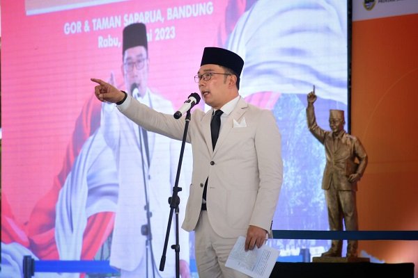 Lewat Pantun, Sekjen PDIP Sebut Ridwan Kamil Pendamping Ganjar Pranowo