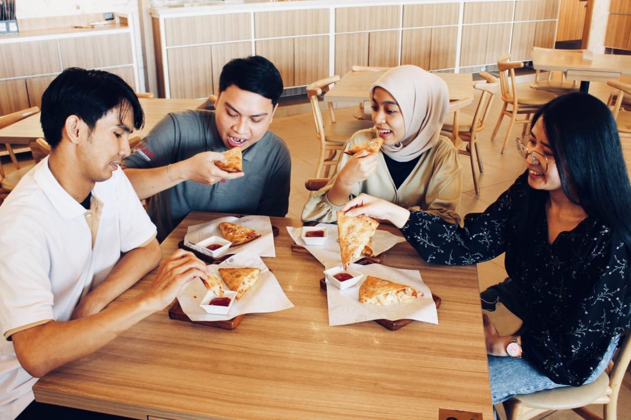 Pizza Melts Inovasi Terbaru dari Pizza Hut