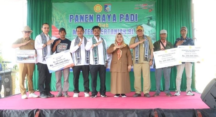 Hadapi El Nino, Ditjen PSP Kementan Serahkan Bantuan untuk Petani di Lombok Barat