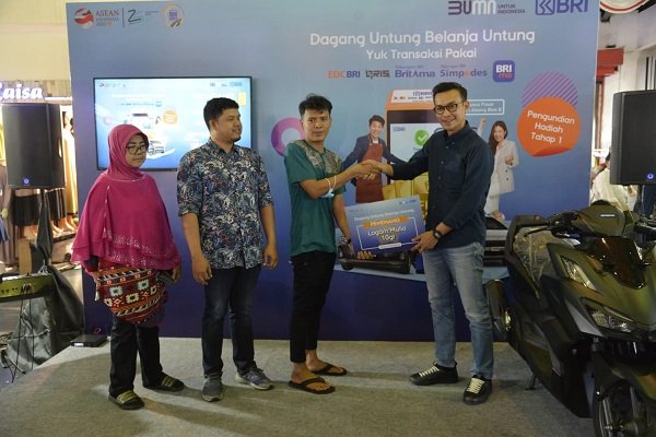 Apresiasi Nasabah, BRI Tebar Hadiah Undian Promo di Pasar Tanah Abang