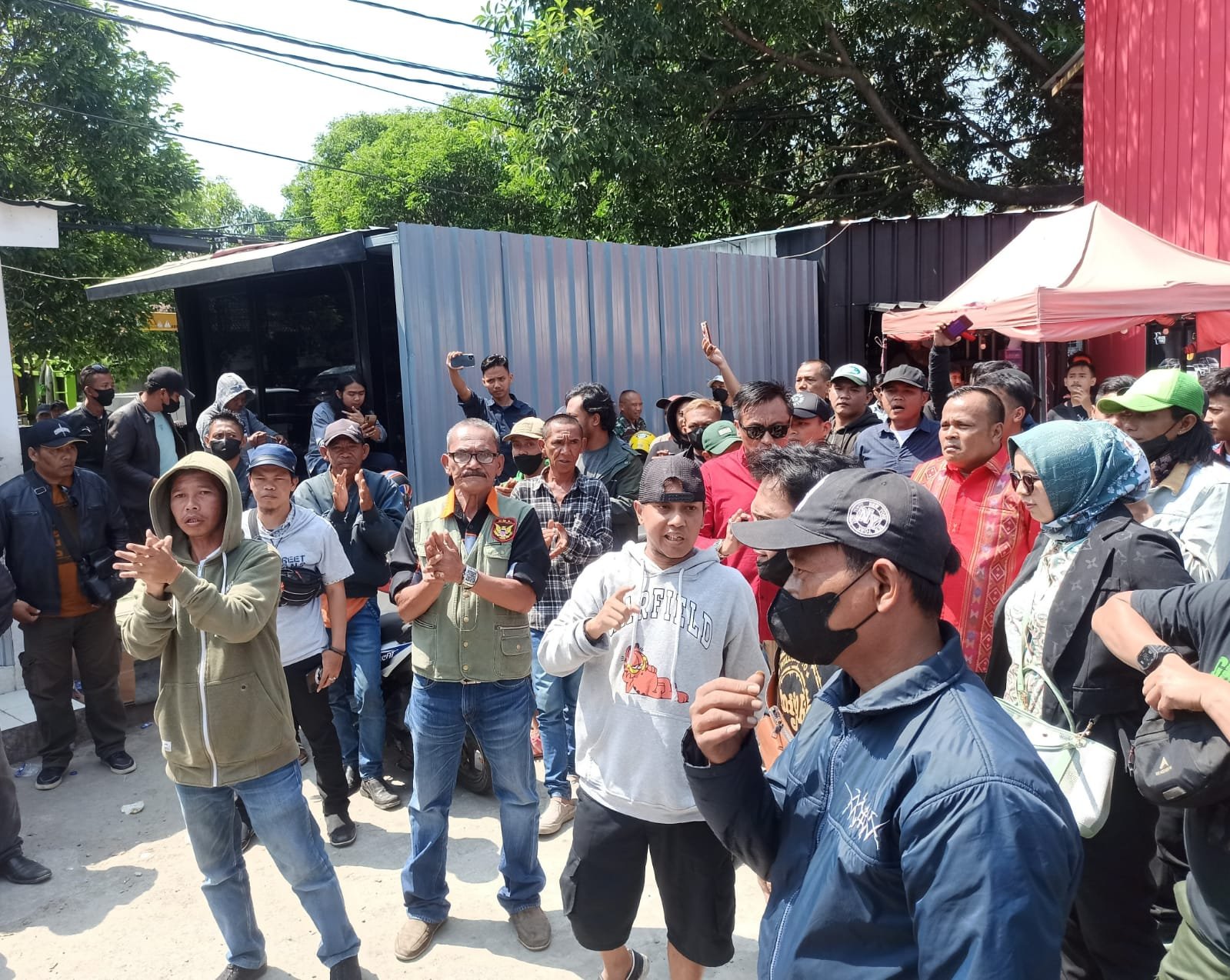 Tempat Usaha di Lahan Eks Propelat Bandung Terancam Disegel, Pedagang Lakukan Perlawanan