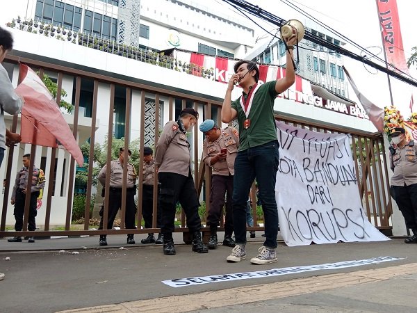 Unjuk Rasa Mahasiswa di Depan Kejati Jabar, Singgung Gangguan Tempat Hiburan Malam dan Izin Pemkot