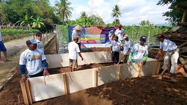 Gotong Royong Bangun Bak Penampungan Air untuk Memudahkan Petani
