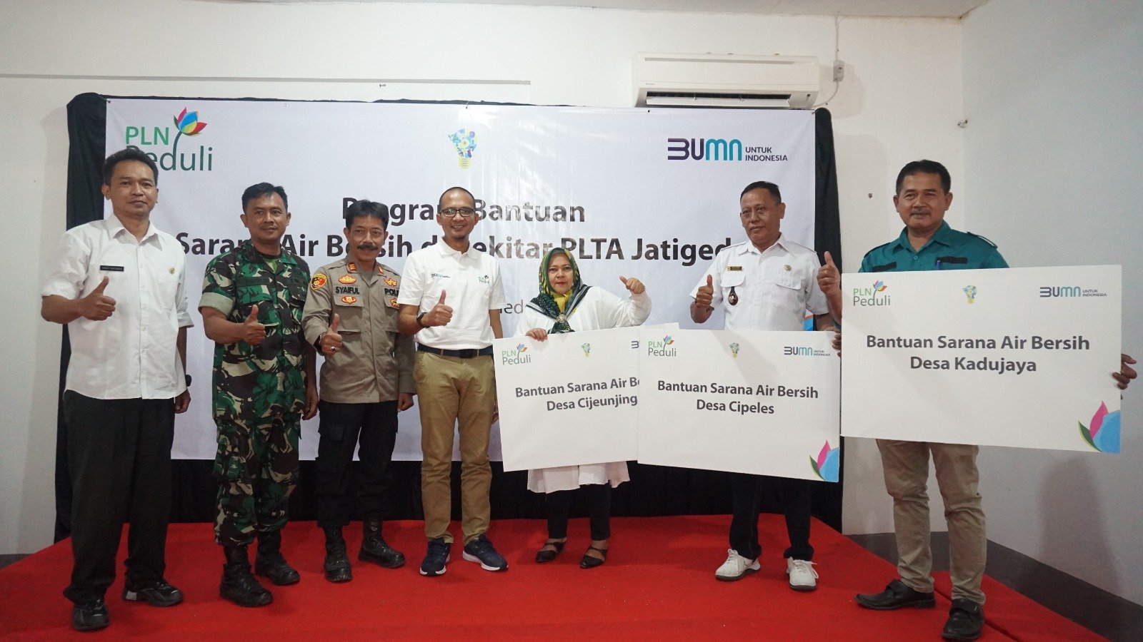 PLN Salurkan Bantuan Sarana Air Bersih di Kabupaten Sumedang