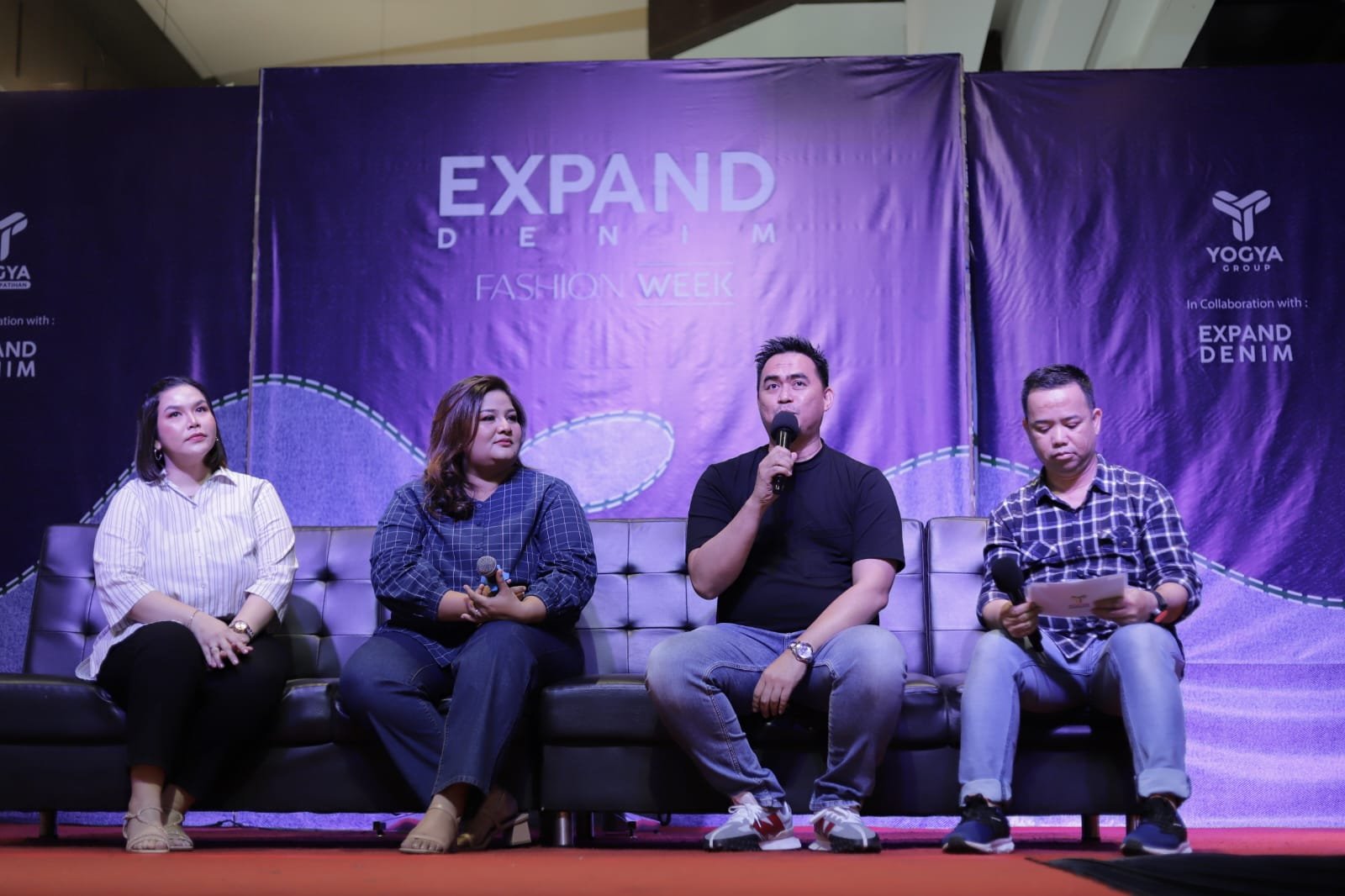 Gelar Fashion Show, Expand Denim Siapkan Koleksi Curvy Size 7XL