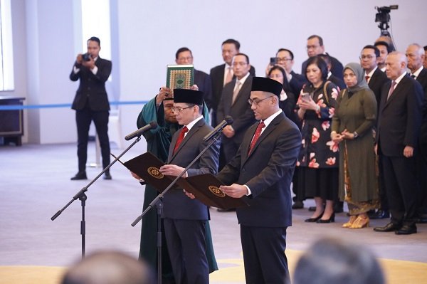Pelantikan 2 Anggota Dewan Komisioner OJK Bidang Pengawasan Lembaga Pembiayaan dan Inovasi Teknologi Sektor Keuangan