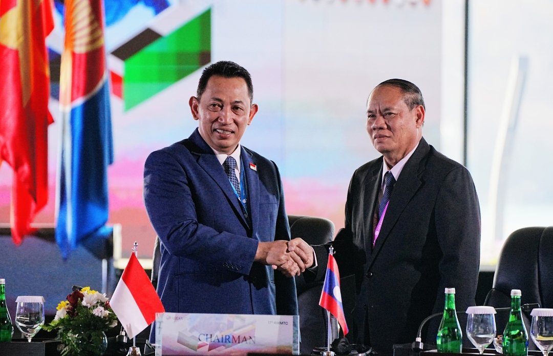 Keketuaan AMMTC Diserahterimakan ke Laos, Lanjutkan Penguatan Keamanan ASEAN!