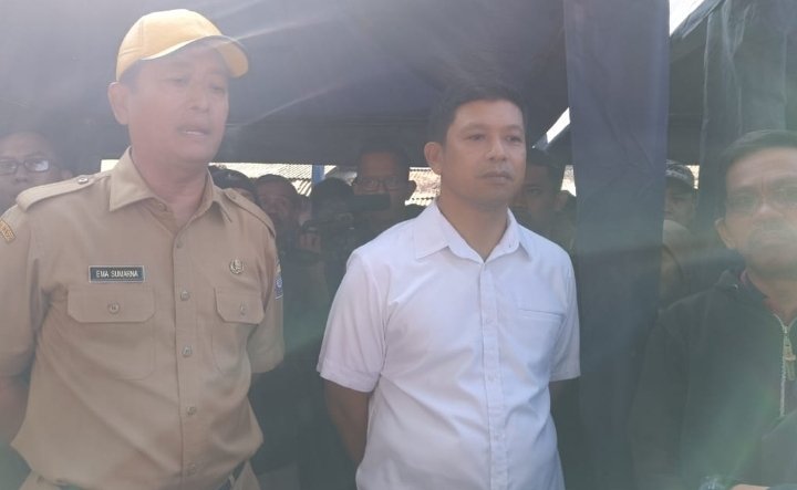Plh Wali Kota Bandung, Ema Sumarna bersama Kasat Reskrim Polrestabes Bandung Temui Pedagang Pasar Sadang Serang