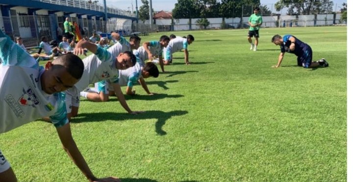 Miro Petric Pimpin Latihan Pemulihan Persib Bandung